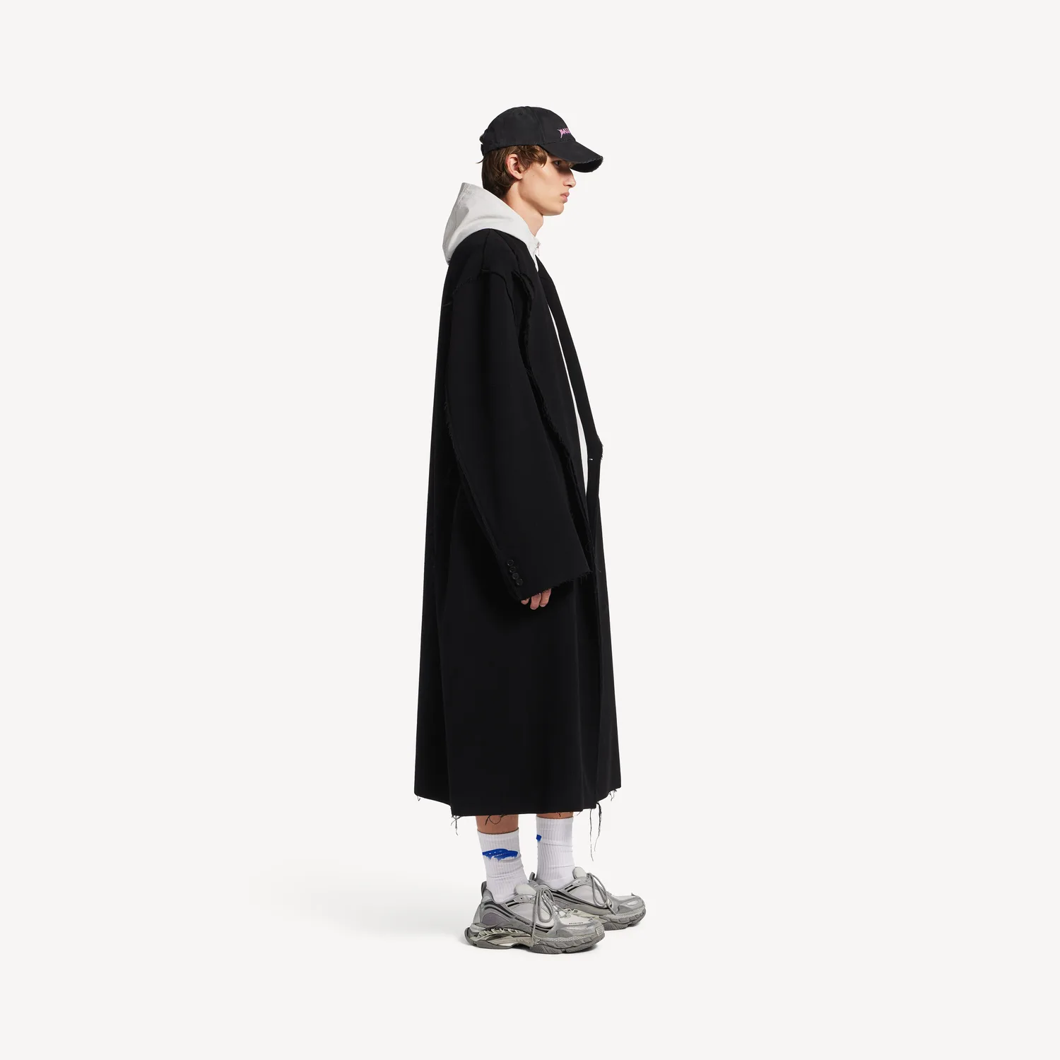 BALENCIAGA Мужское пальто с необработанными краями в черном цвете — фото 3