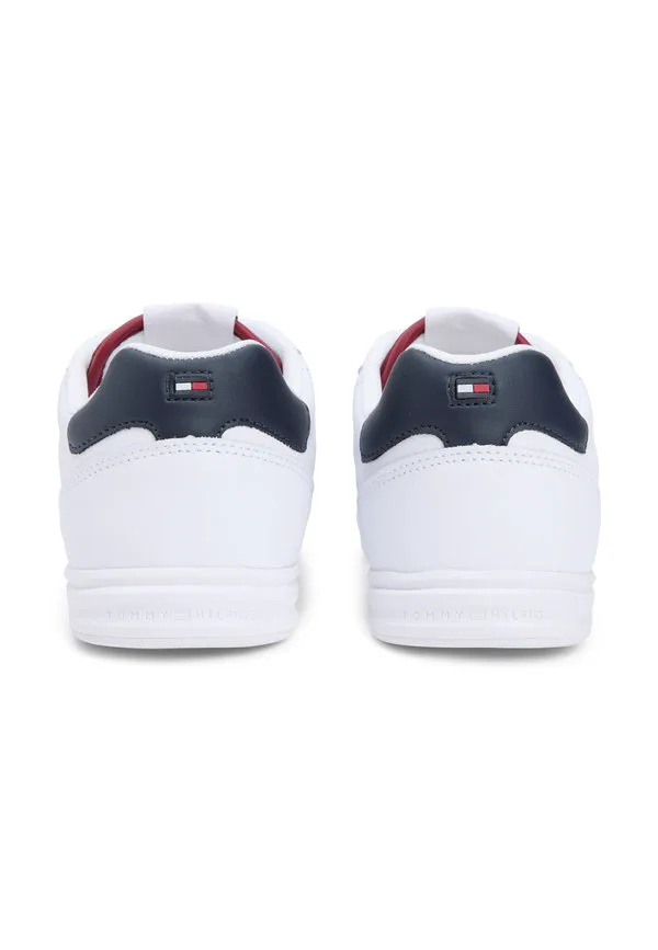 Сочетайте кроссовки на каблуках с кожаными кроссовками. Tommy Hilfiger, White — фото 3