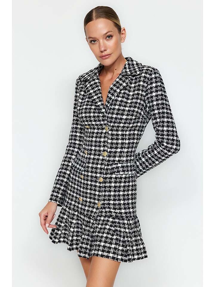 

Короткое платье trendyol Kleid, черный/белый