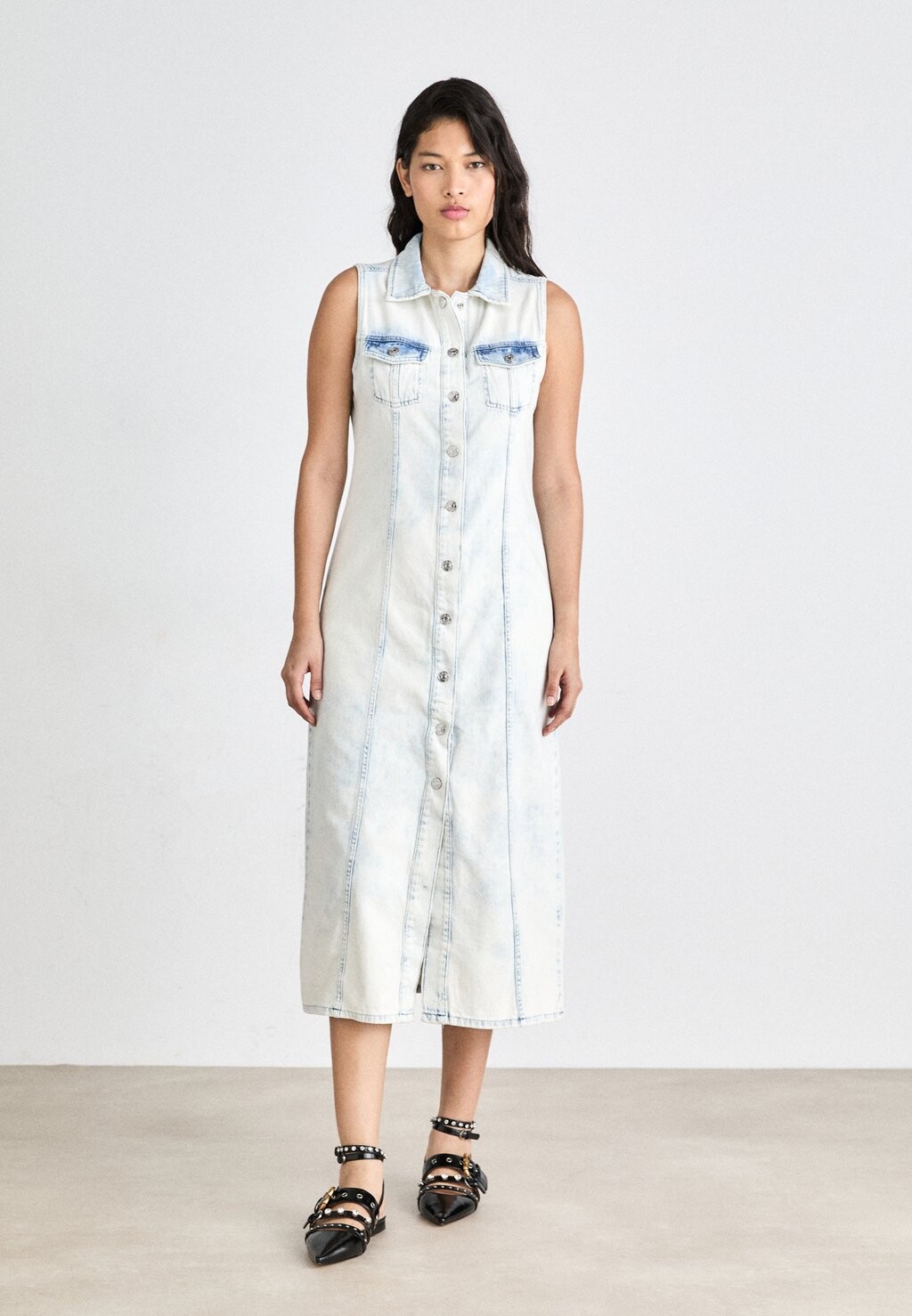 

Джинсовое платье SLEEVELESS BUTTON FRONT DRESS DKNY, синие джинсы