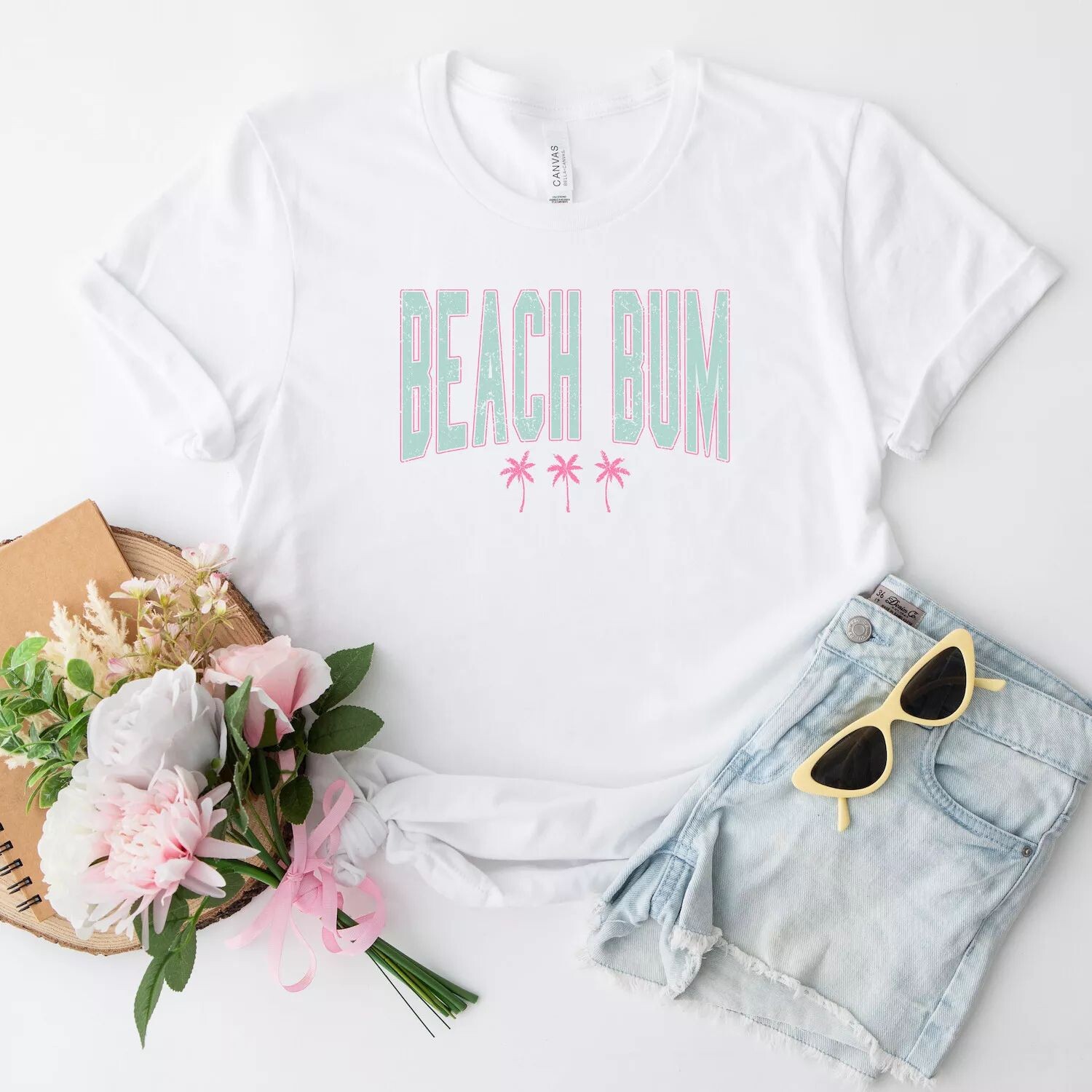 

Футболка с короткими рукавами и рисунком Beach Bum Trio Trees Simply Sage Market