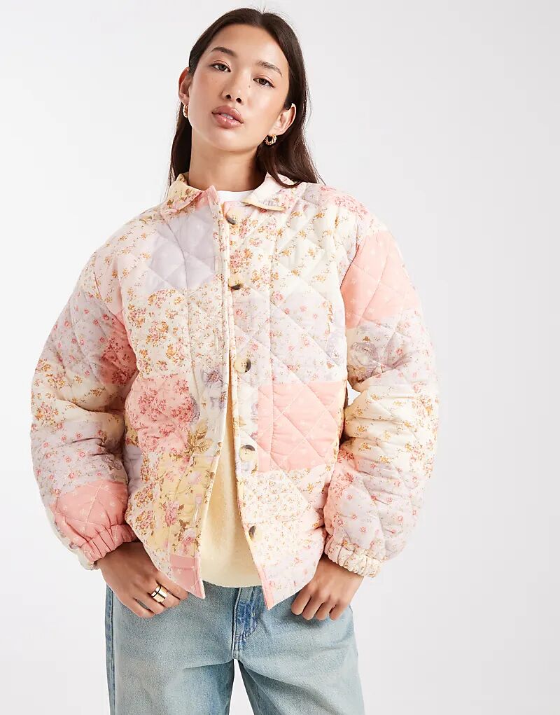 

Стеганая куртка в цветочек от Miss Selfridge