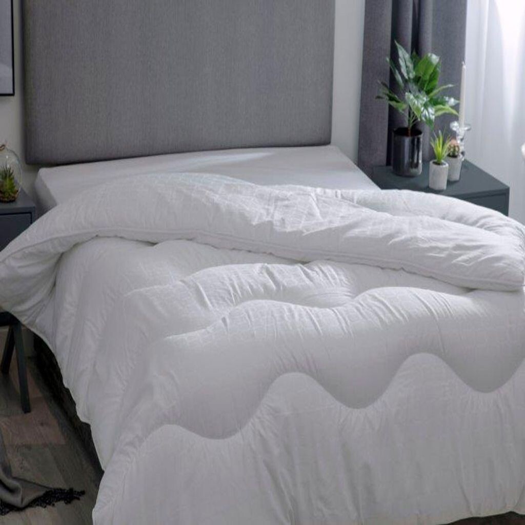 

Belledorm Hotel Suite Пуховое одеяло 4,5 Tog BM205 (Superking) (Белый)
