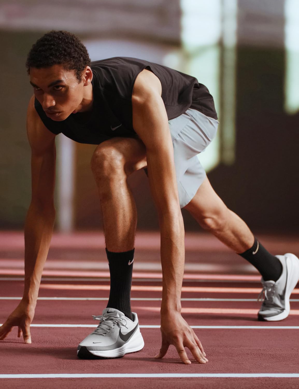 Мужские кроссовки для бега по шоссе Nike Revolution 8, белый/черный/серый — фото 2