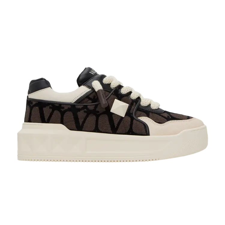 

Кроссовки Valentino One Stud Low, цвет Fondant