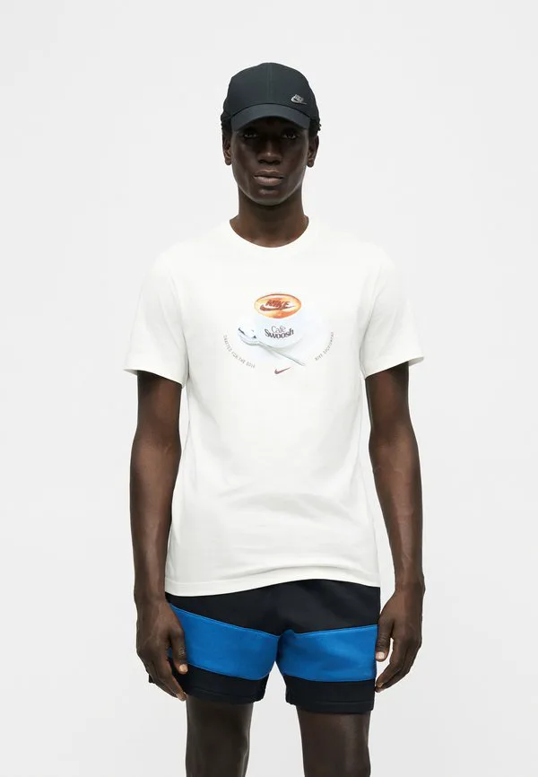 Футболка с принтом кофейной кружки Nike Sportswear, Sail — фото 4