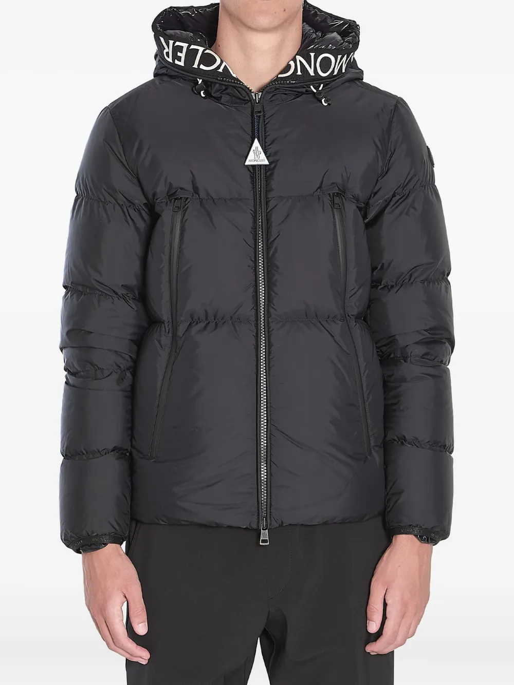 

Куртка-пуховик с отделкой логотипом MONCLER, черный