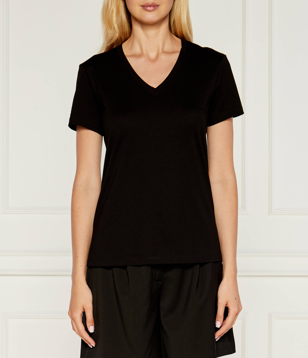 

Футболка Armani Exchange Regular Fit, черный