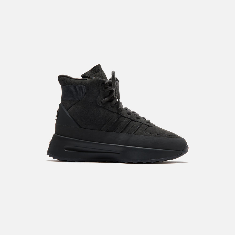 

Кроссовки adidas x Fear of God Athletics Los Angeles Hiker, цвет Carbon/Carbon/Carbon