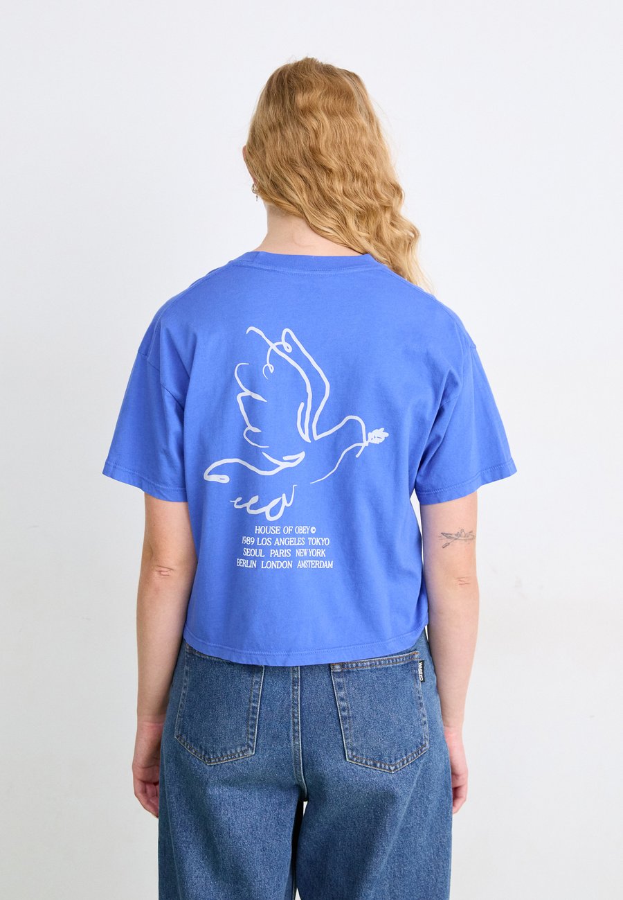 

Футболка Obey Clothing HOUSE OF DOVE, Electric Indigo/Light Blue, Синий, Футболка Obey Clothing HOUSE OF DOVE, Electric Indigo/Light Blue