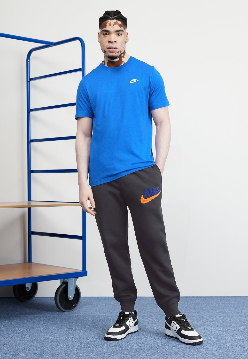 базовая футболка Club Tee Nike, цвет game royal — фото 2