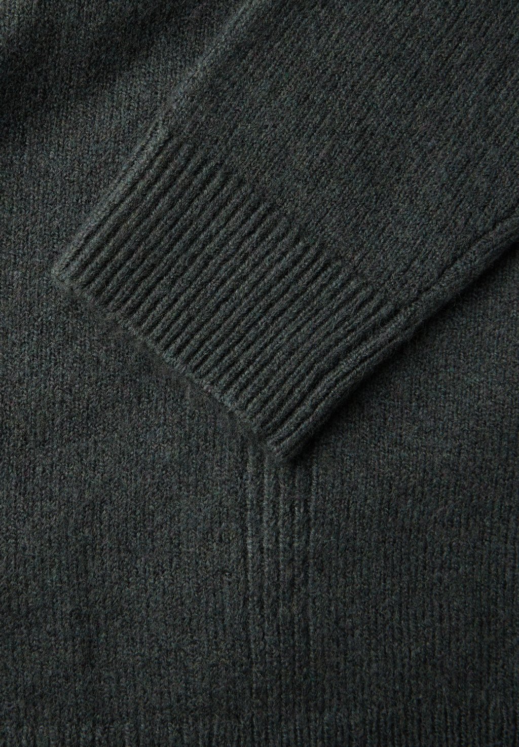 

Джемпер PULLOVER MIT V-AUSSCHNITT Cecil, хаки