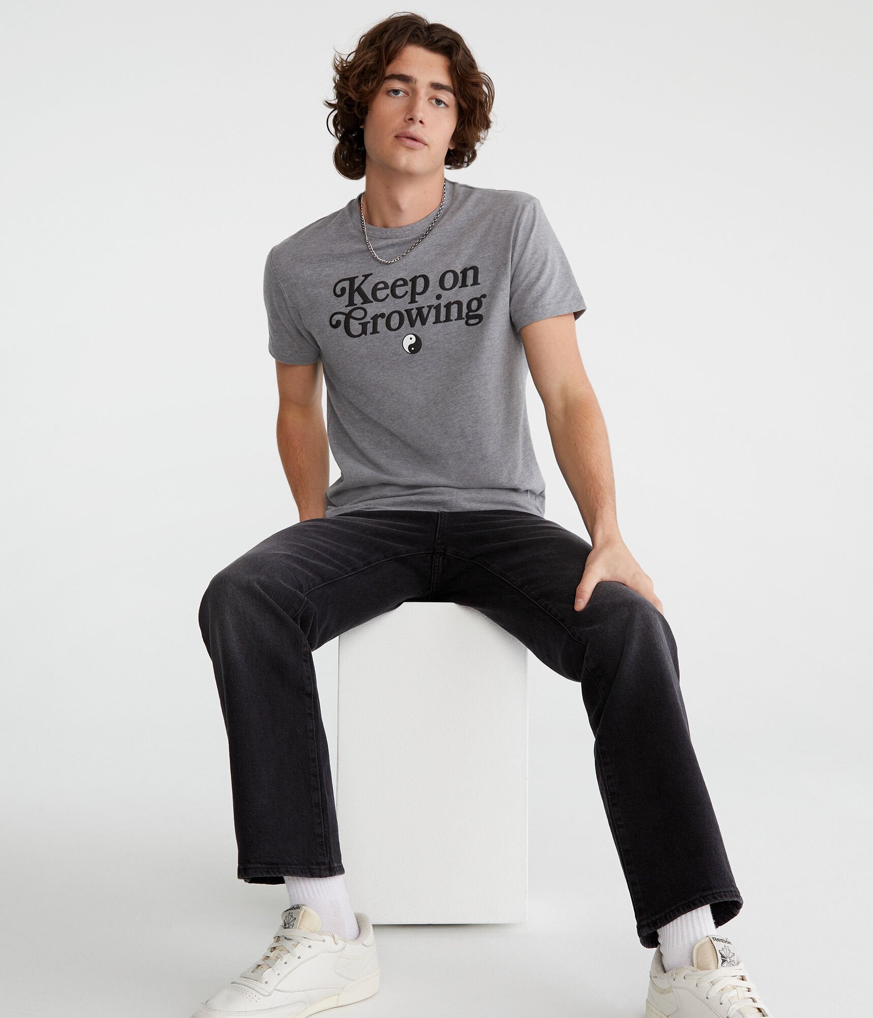

Футболка Aeropostale с надписью «Продолжайте расти», цвет medium gray
