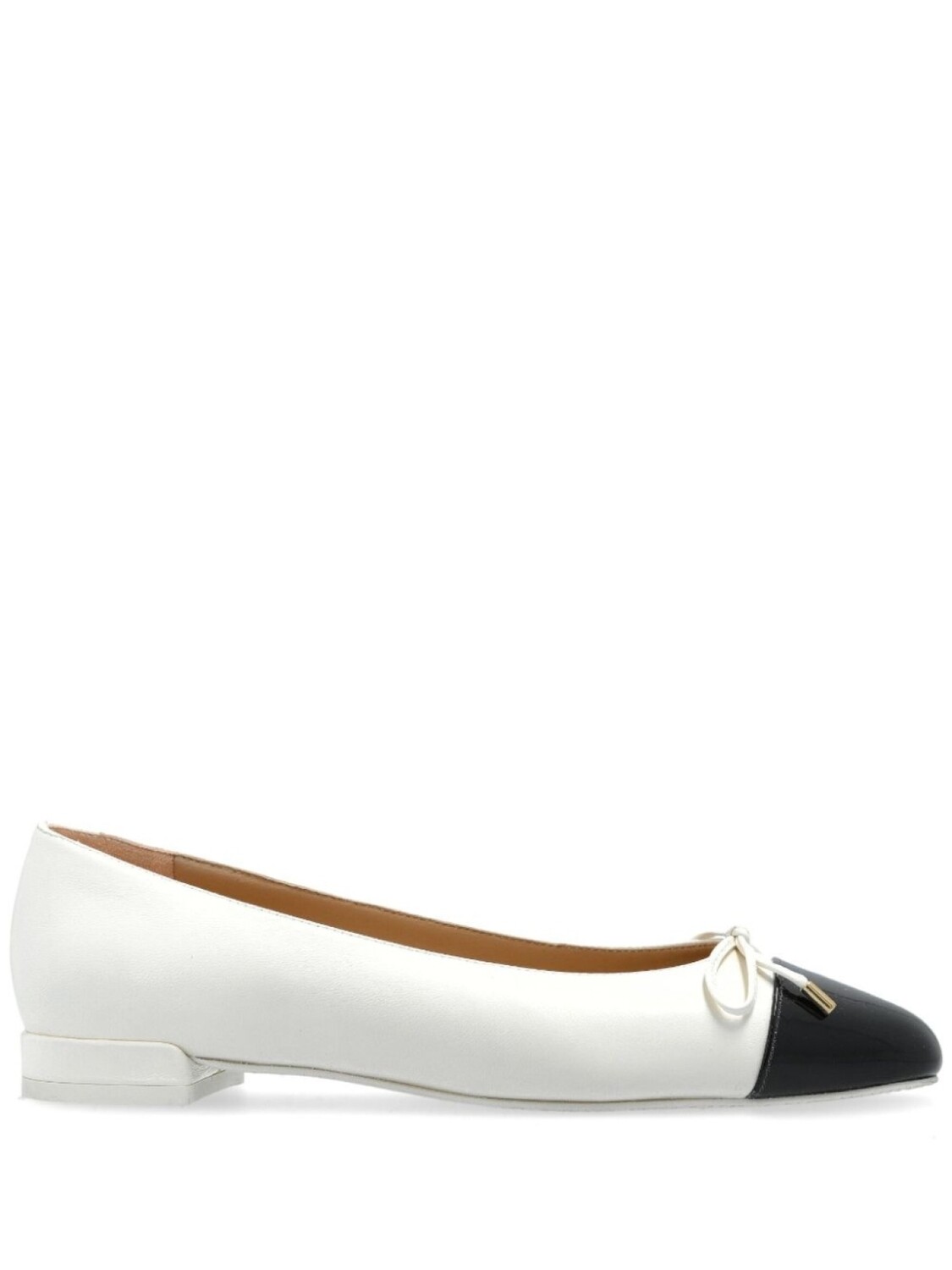 

Балетки Sleek Bow Stuart Weitzman, белый