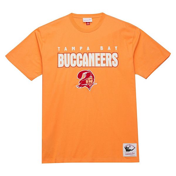 

Мужская футболка Tampa Bay Buccaneers с винтажным логотипом в оранжевом цвете Mitchell & Ness