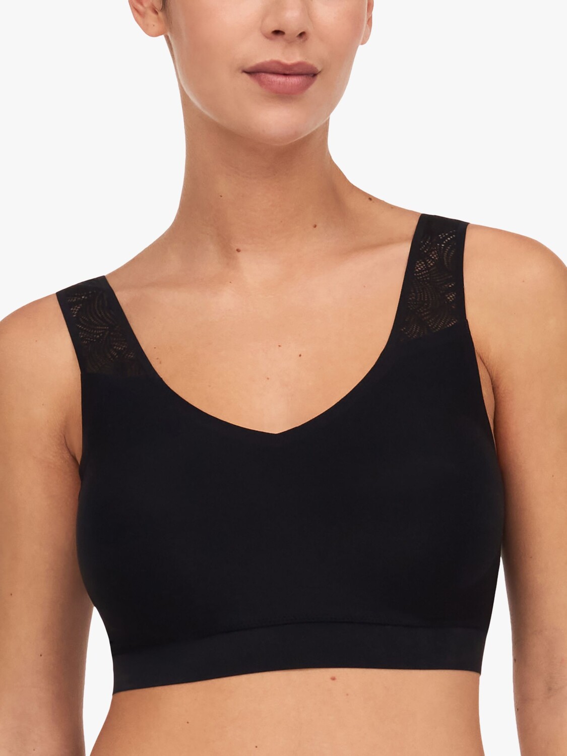 

Укороченный бюстгальтер Chantelle Soft Stretch с v-образным вырезом и кружевными подкладками, черный