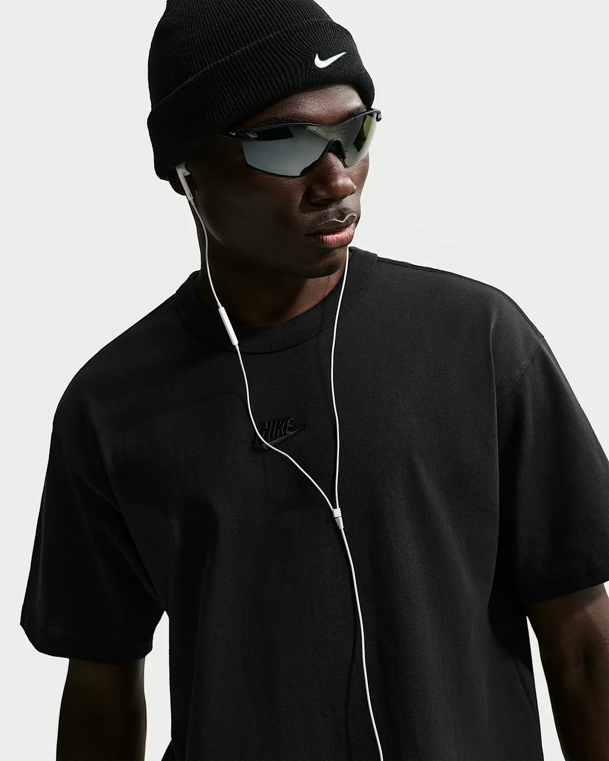 Мужская футболка Nike Sportswear Premium Essentials, Black — фото 3