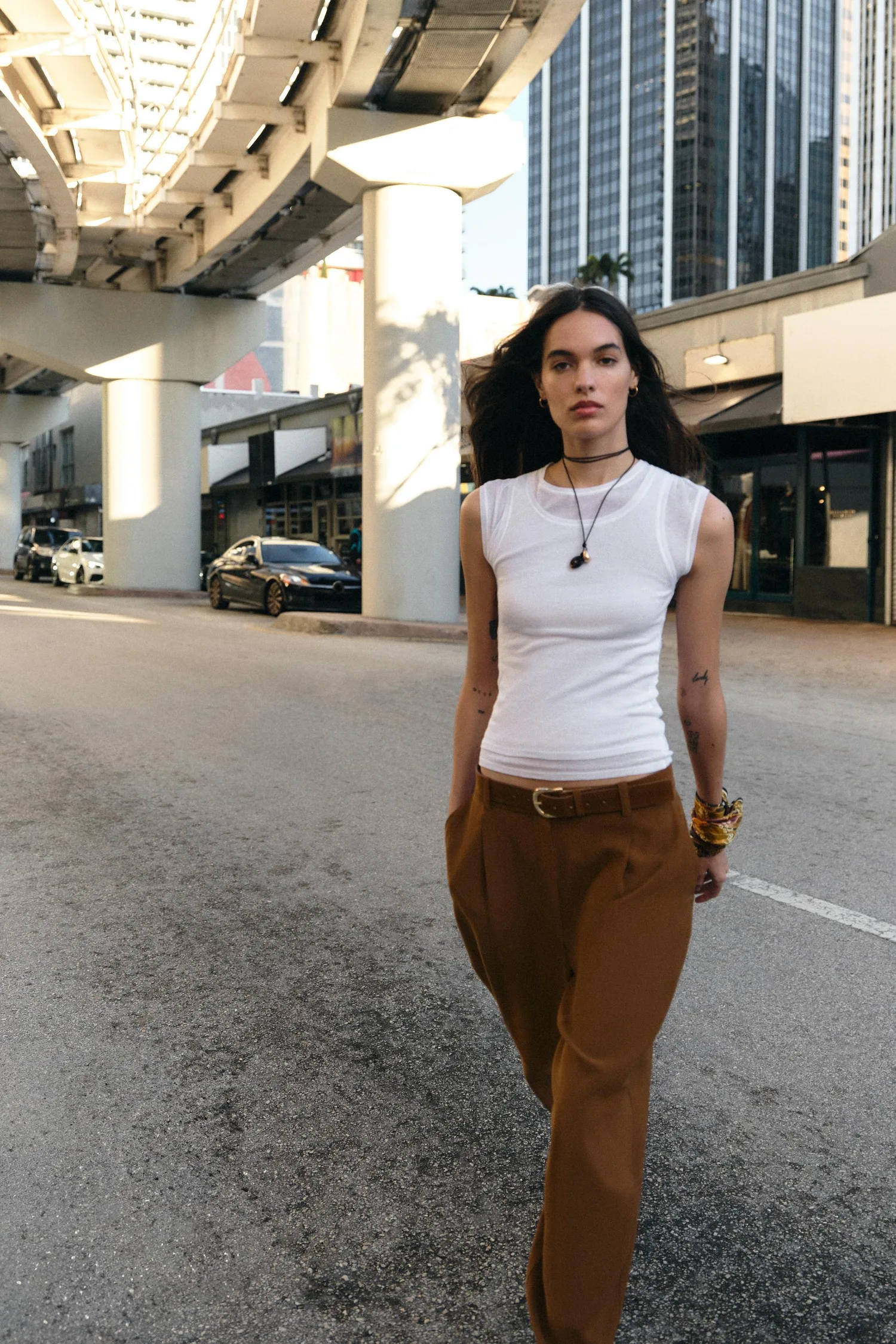 Zara Брюки с вытачками и поясом
