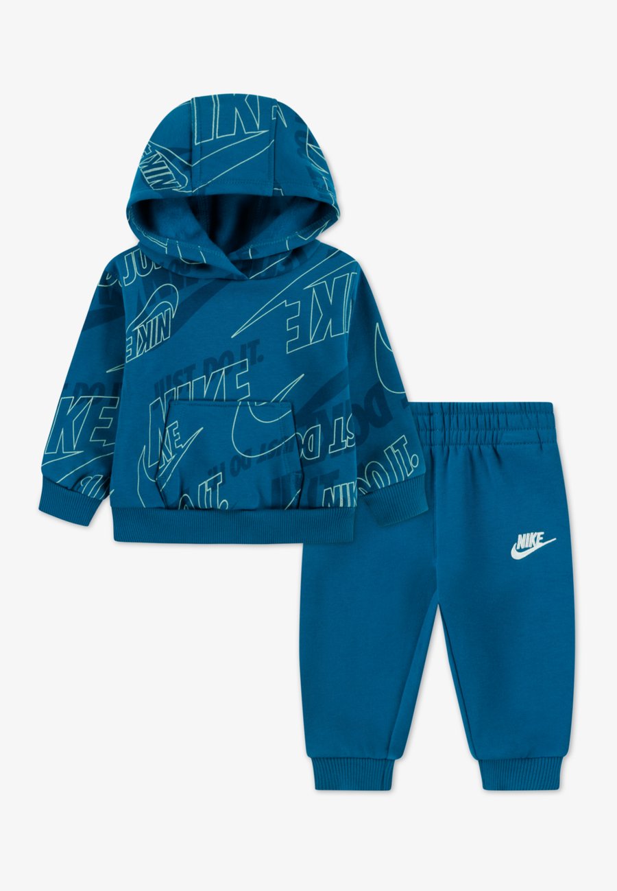 

Худи Nike Sportswear UNISEX SET, Green Abyss/Dark Green