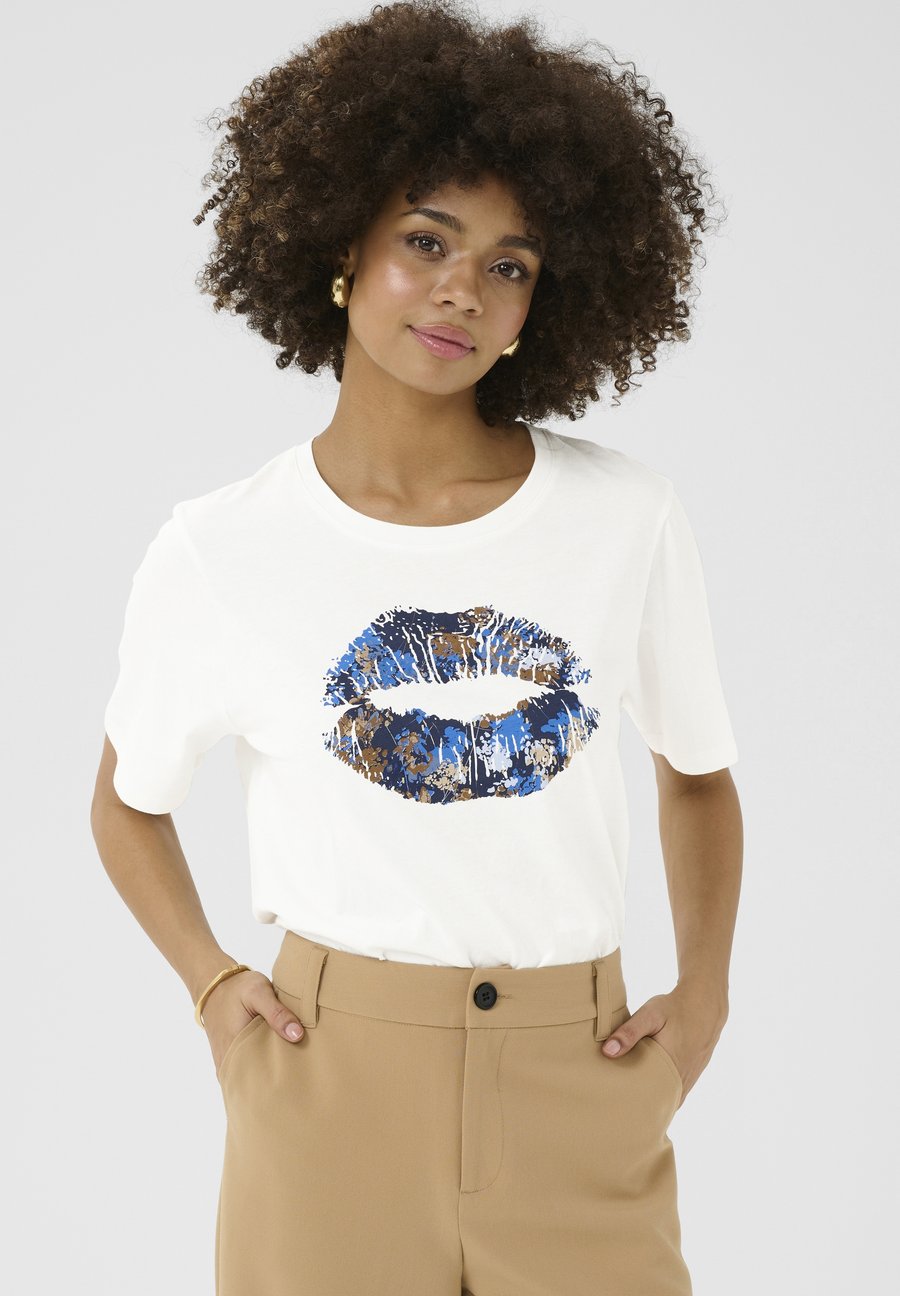 

Футболка Culture CUGAB AMORA, Spring G Blue Floral Foil Lips/Off-White, Белый, Футболка Culture CUGAB AMORA, Spring G Blue Floral Foil Lips/Off-White