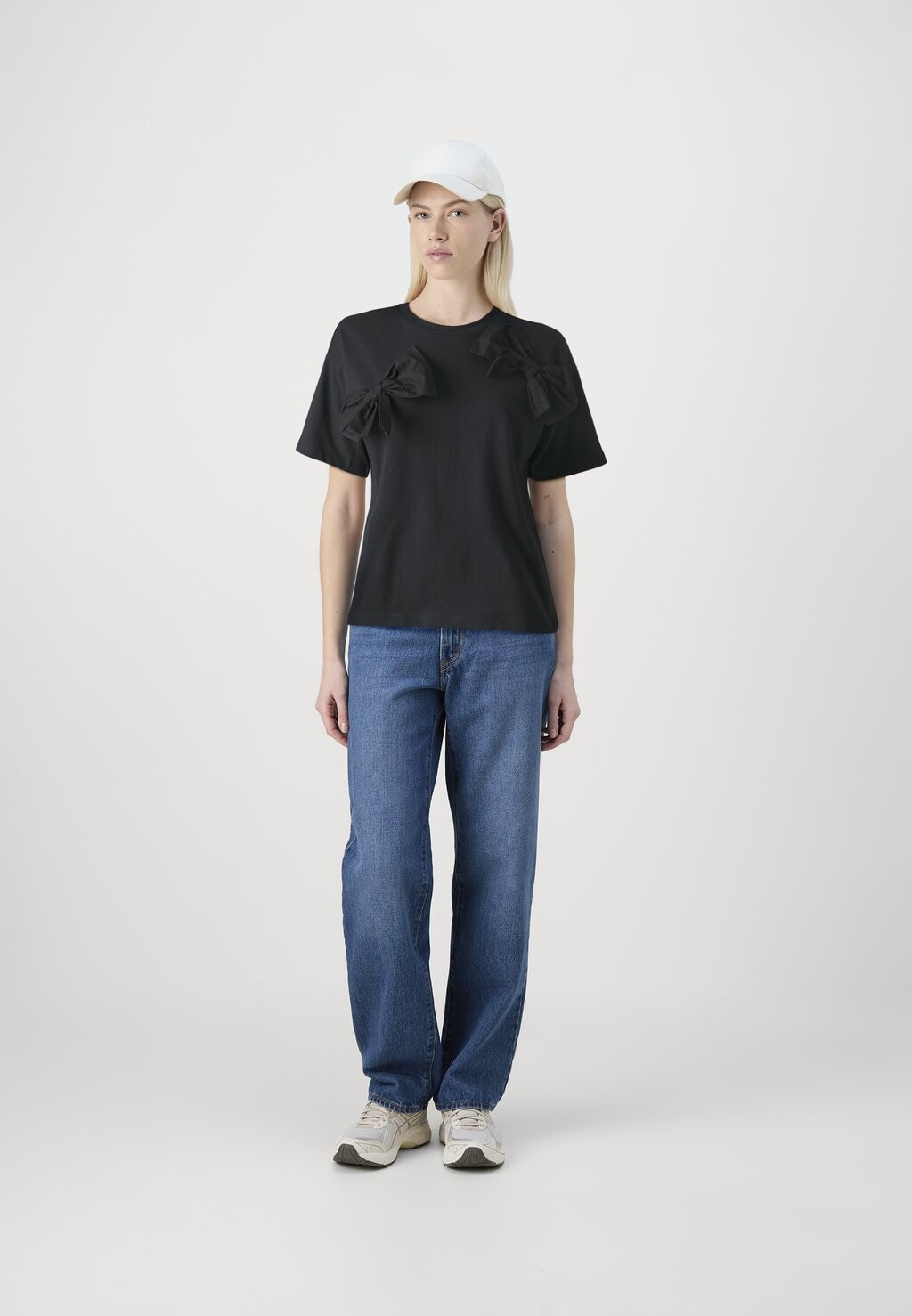 

Футболка с принтом Klara Ow Bow Object, черная