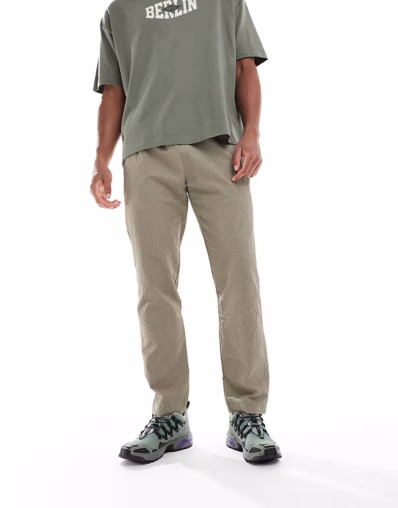 

Брюки Brave Soul Slim Leg из сирсакера серо-коричневого цвета