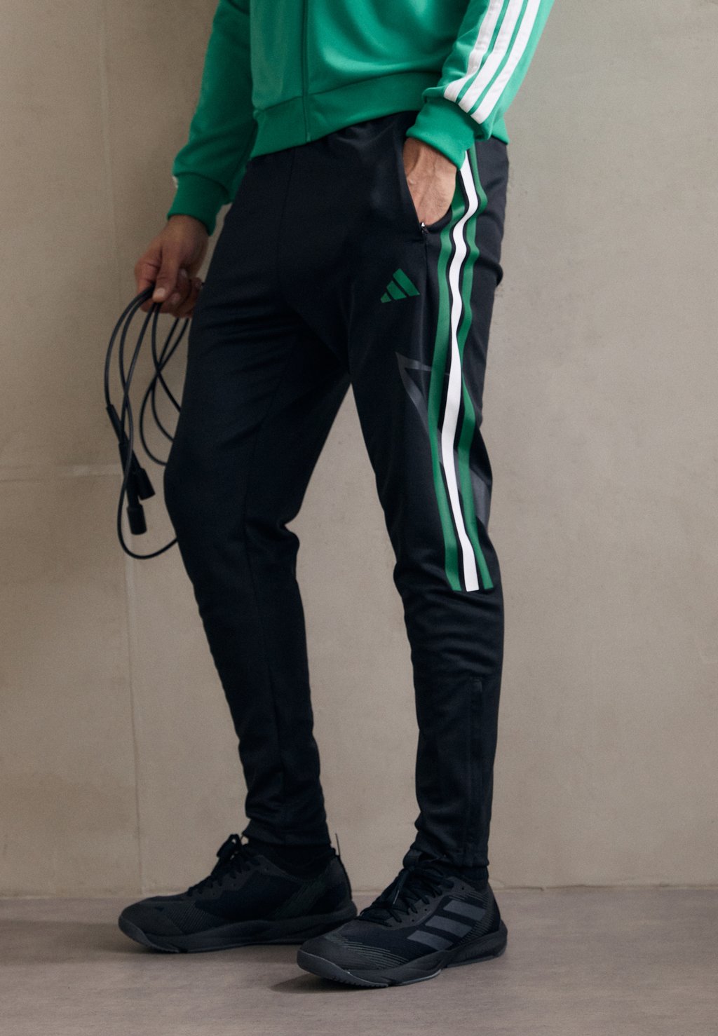 

Спортивные брюки TIRO adidas Sportswear, черный