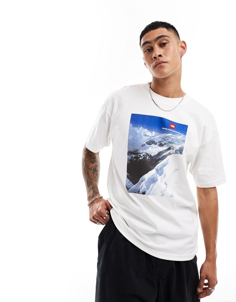 

Белая футболка The North Face Heavyweight