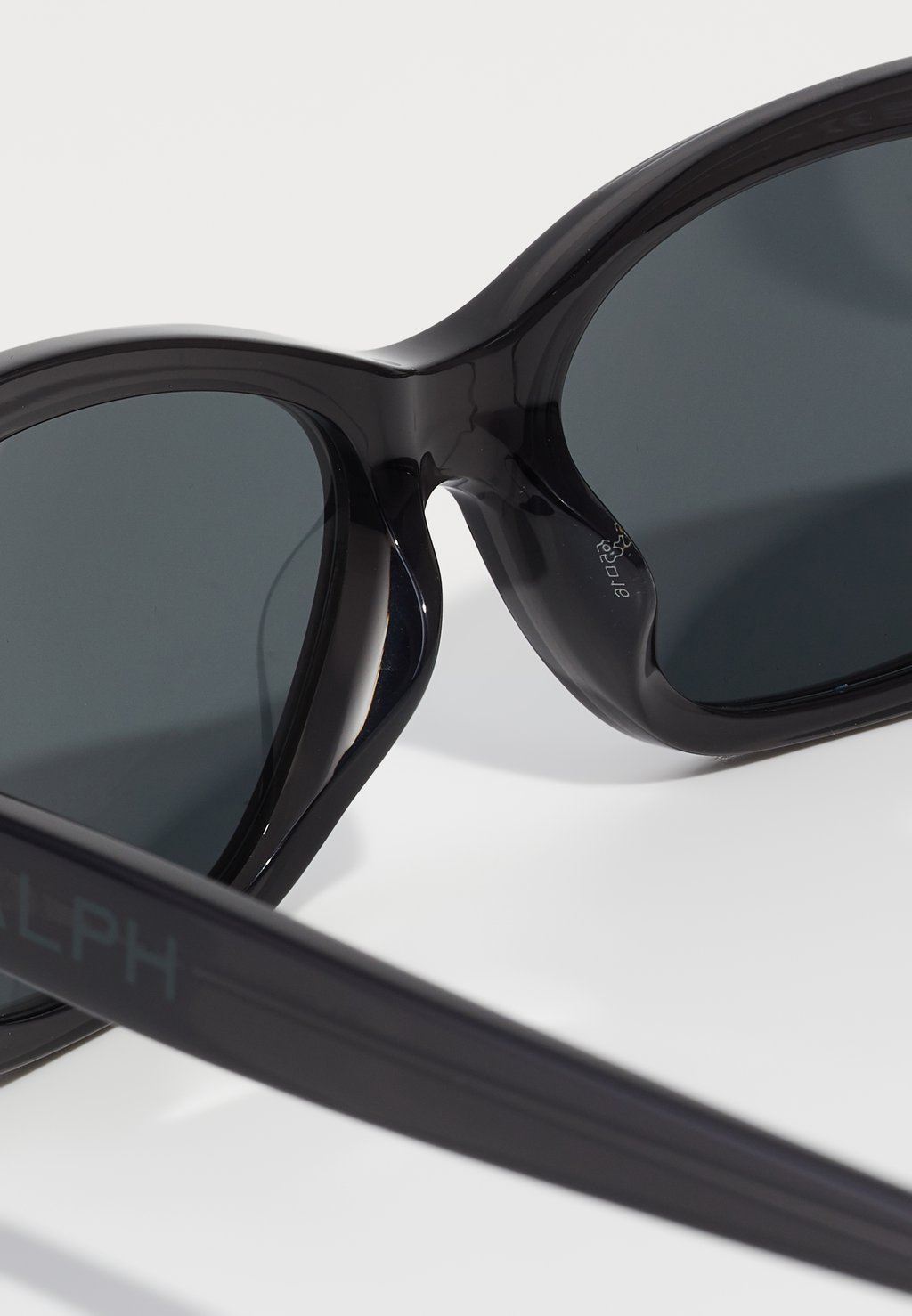 

Солнцезащитные очки RALPH Ralph Lauren, черный
