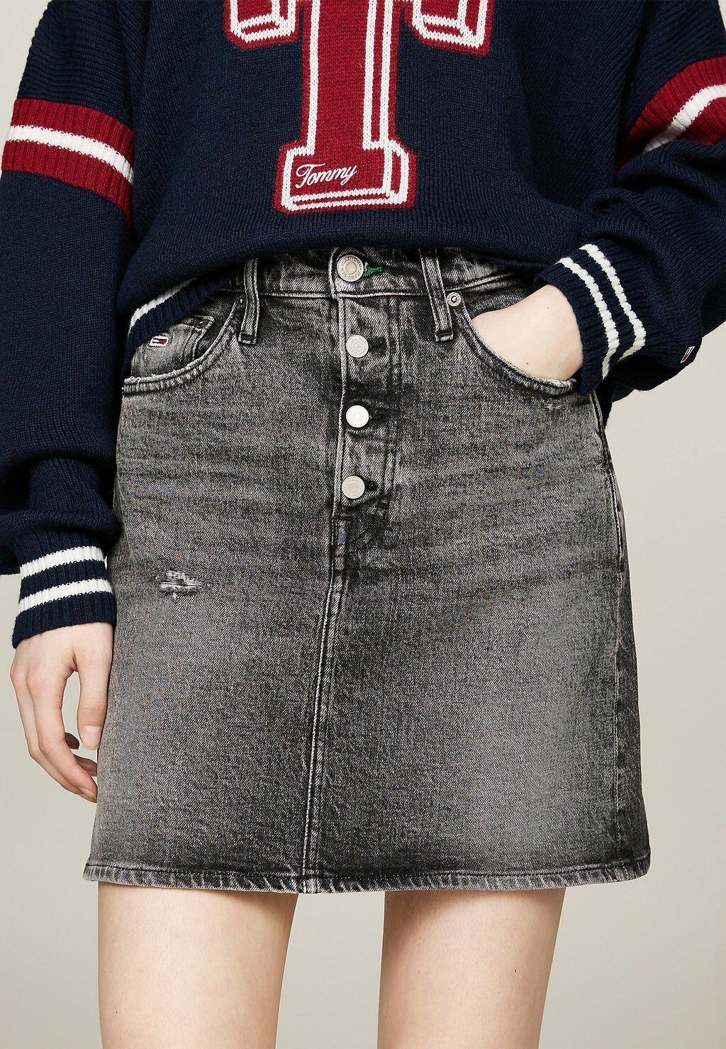 

Юбка А-силуэта MOM ULTRA HIGH RISE DISTRESSED Tommy Jeans, темно-серый