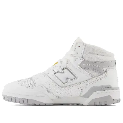 

Кроссовки 650р New Balance, белый