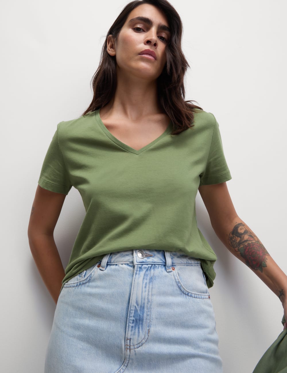 

Футболка из чистого хлопка с V-образным вырезом Marks & Spencer, цвет Sage