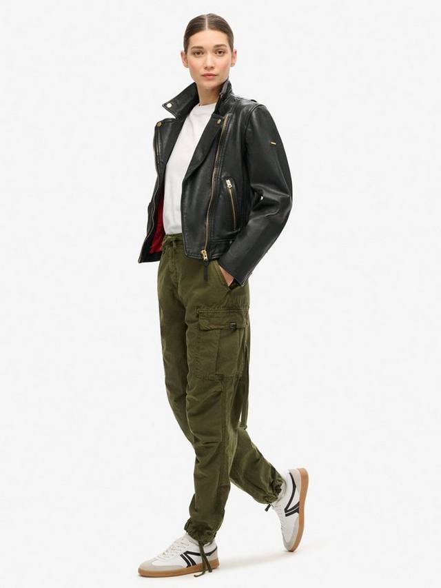 Брюки-карго с парашютом с низкой посадкой Superdry, цвет Olive Night Green — фото 2