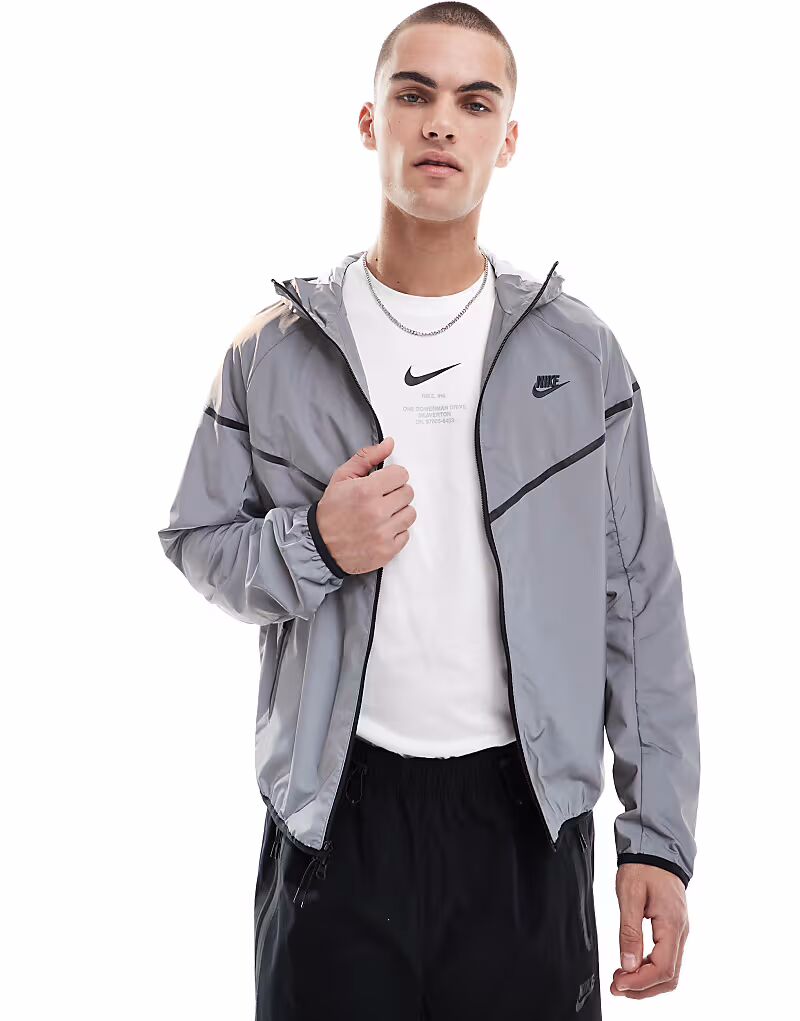 

Куртка Nike Tech Woven с застежкой-молнией во всю длину, светоотражающего серебристого цвета