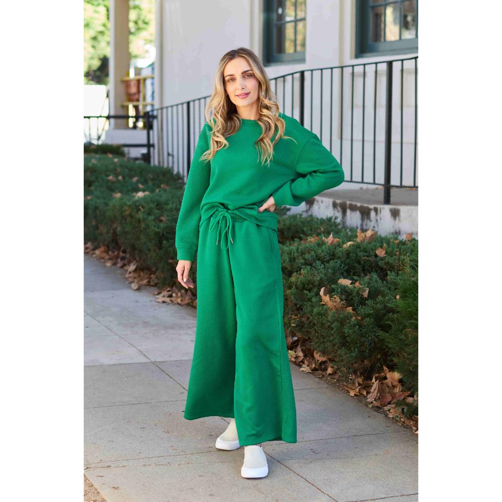 

Комплект из фактурного топа с длинными рукавами и брюк на завязках FASHNZFAB, зеленый