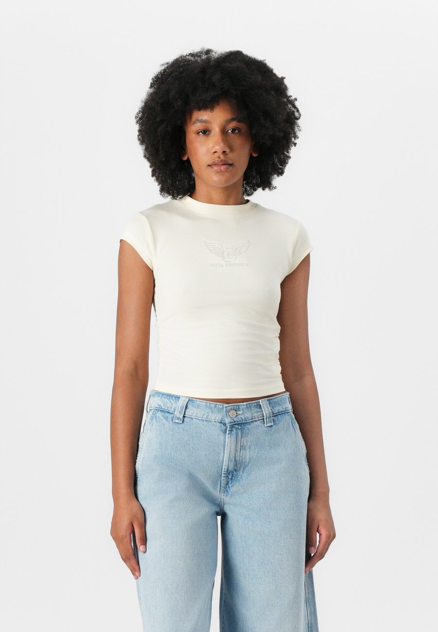 

Футболка Guess Originals GO VINTAGE SHIRRED WING TEE, Sandy Shore/Sand