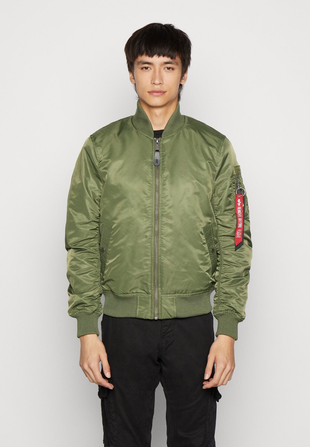 

Ветровка Alpha Industries MA-1 PROJECT R, цвет sage green