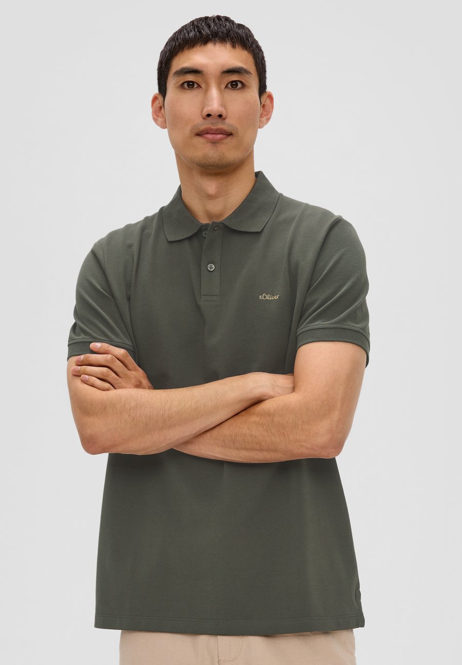 

Поло s.Oliver MIT LOGO-STICKEREI, Olivgrün/Khaki, Хаки, Поло s.Oliver MIT LOGO-STICKEREI, Olivgrün/Khaki