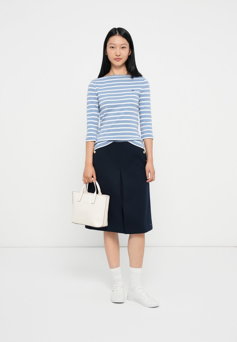 Топ Tommy Hilfiger NEW CODY SLIM BOAT, Clear Water/Ecru/Blue — фото 2
