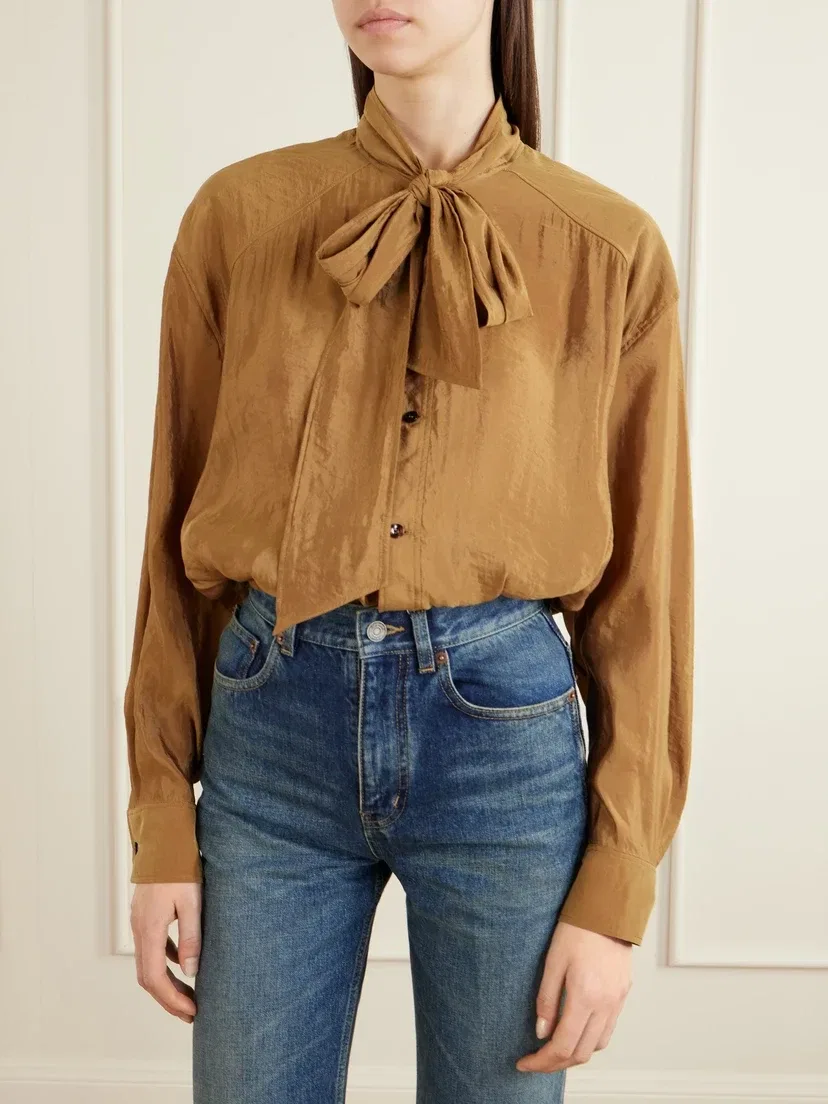 Блузка из жатого тафты с бантом жабо SAINT LAURENT, коричневый — фото 3