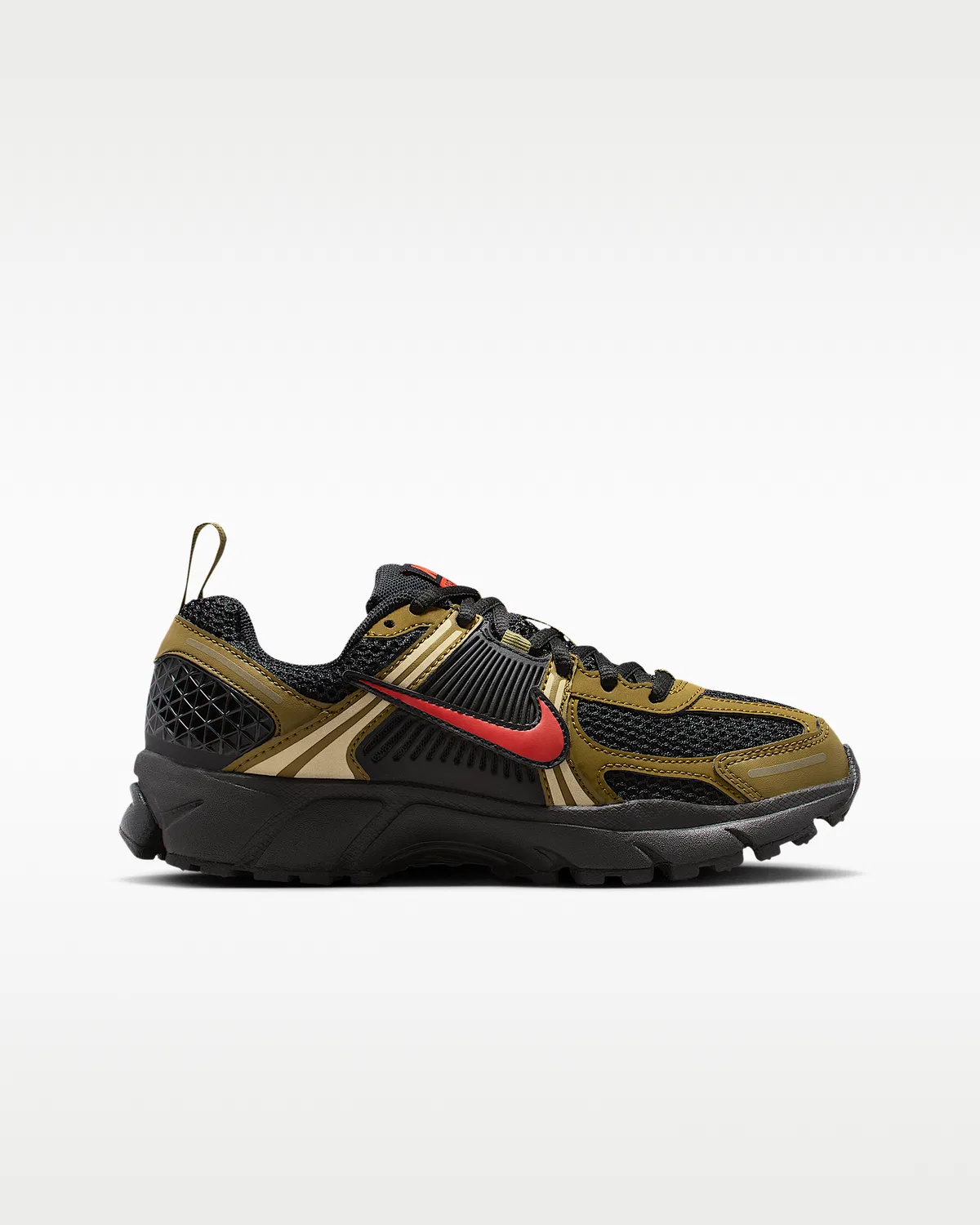 Детские кроссовки с отражающими элементами Nike Vomero 5, Black/Olive Flak/Quantum Moss/Picante Red — фото 3