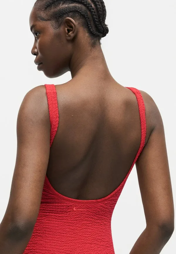 Слитный купальник shoreline с вырезом-лодочкой Nike Swim, Gym Red — фото 4