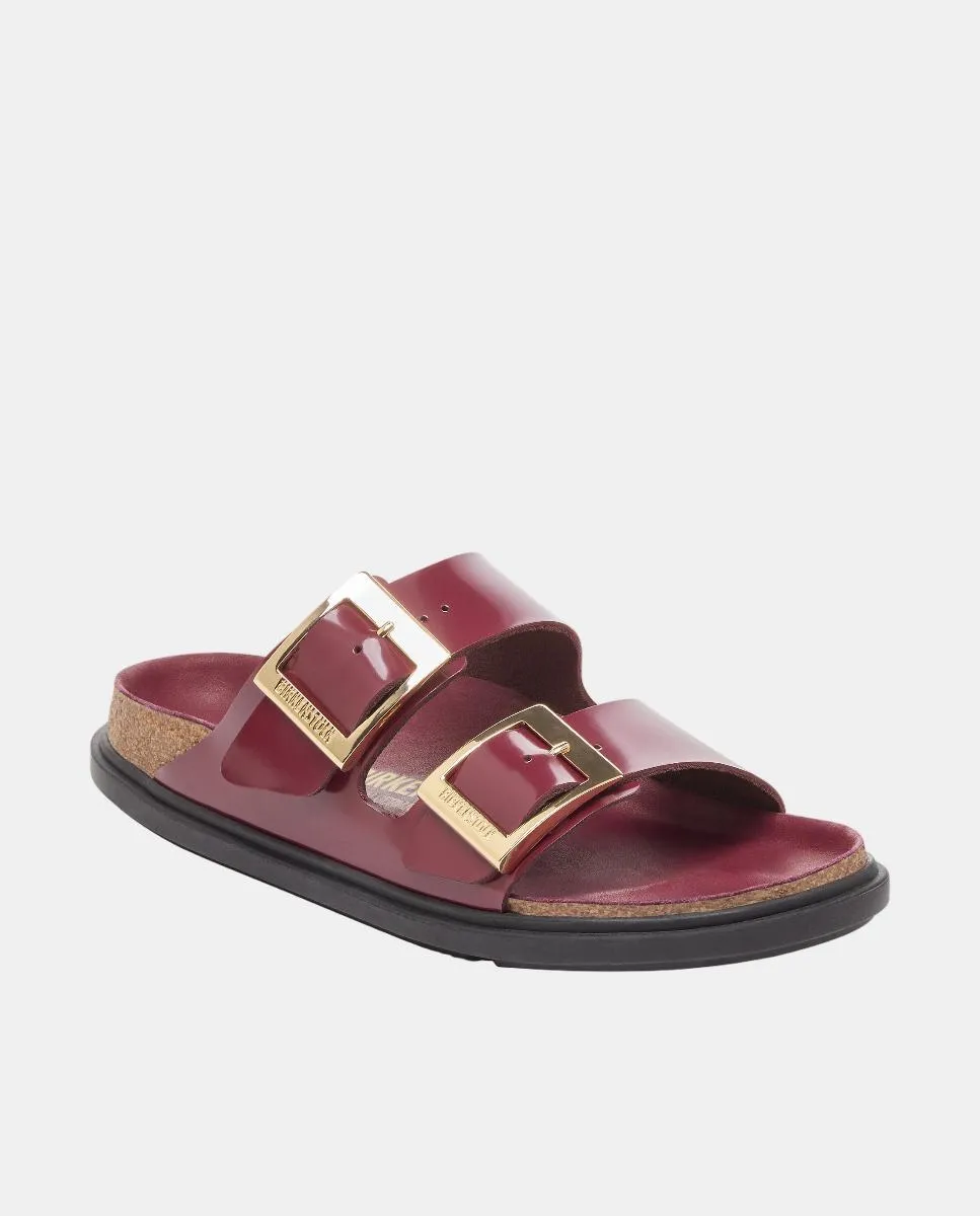 Женские сандалии с тремя ремешками из натуральной лакированной кожи Birkenstock, вишневый красный — фото 2