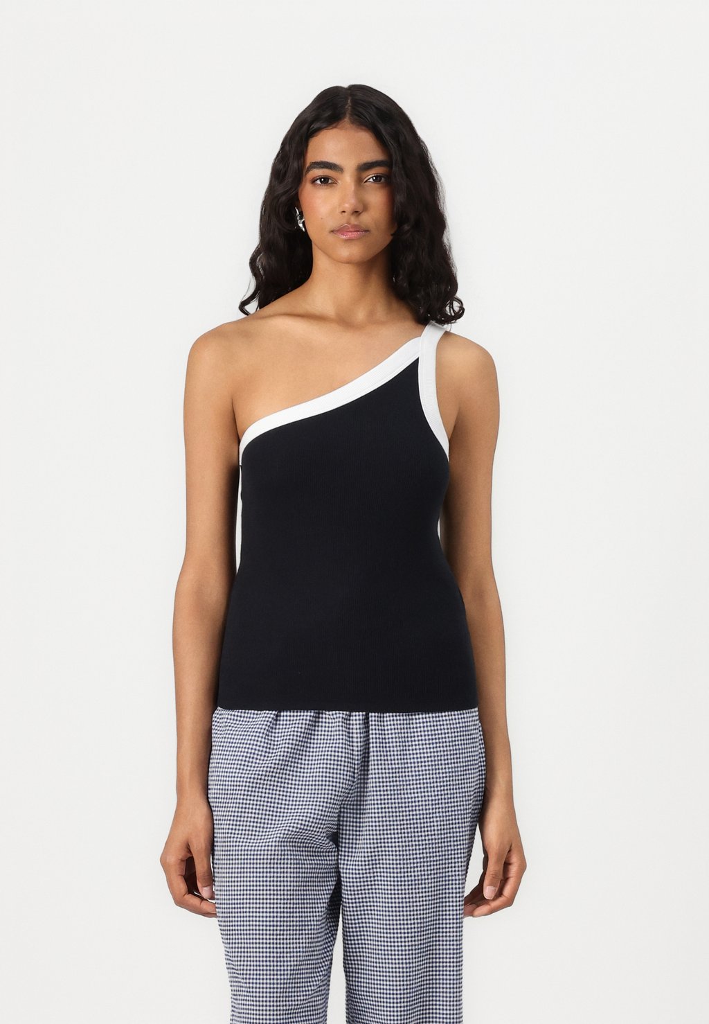 

Топ BARE TANK Abercrombie & Fitch, черный