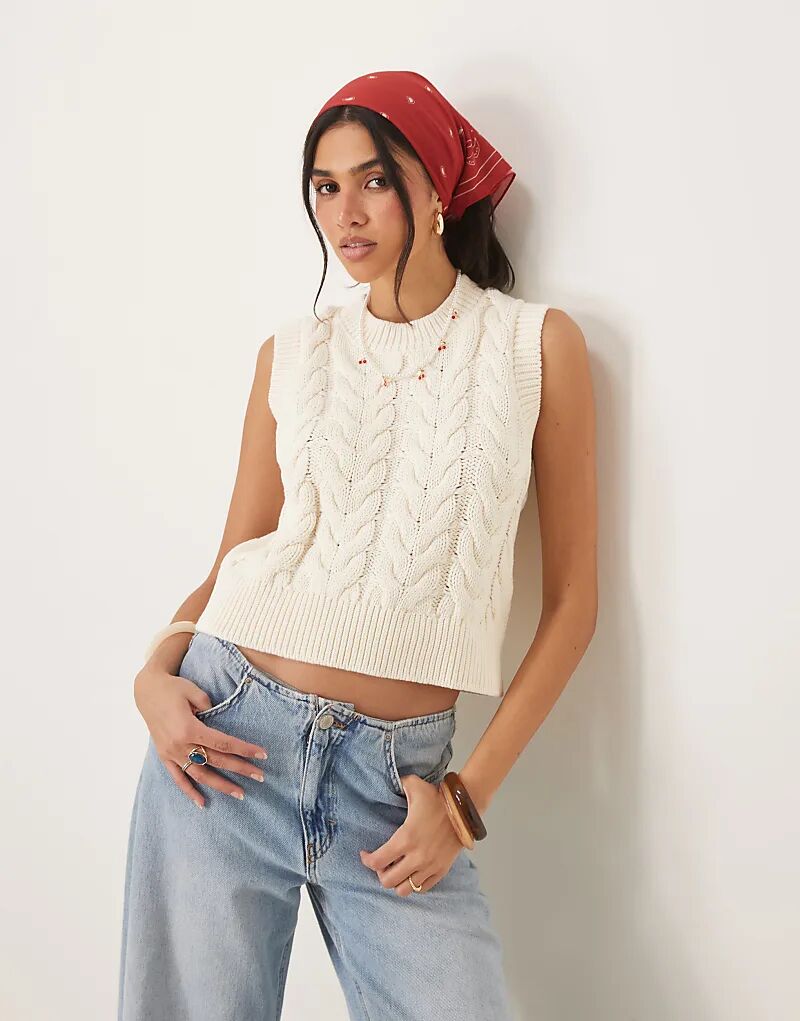 

Жилет OMNES с круглым вырезом и отделкой в рубчик кремового цвета