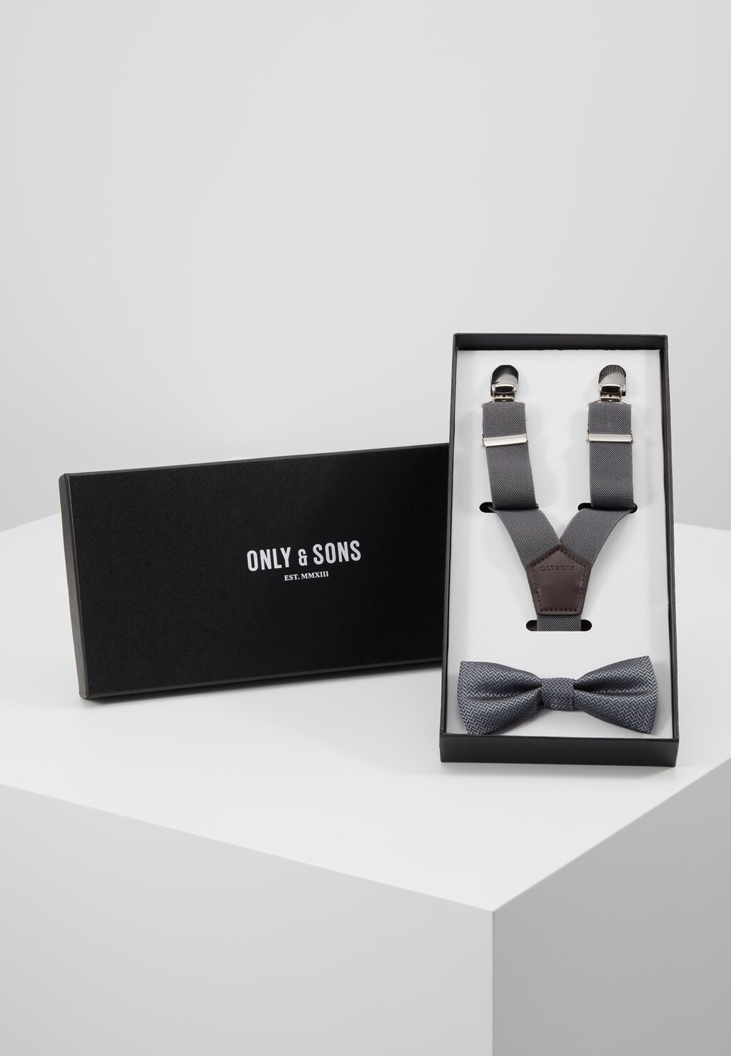 

Галстук-бабочка ONSBOWTIE SUSPENDER SET Only & Sons, цвет glacier gray