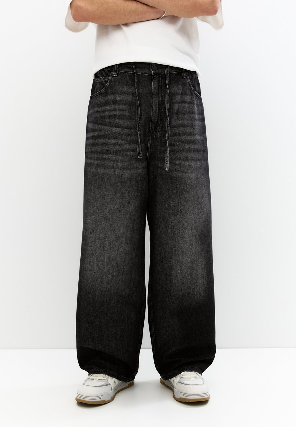 

Джинсы свободного кроя SUPER BAGGY PULL&BEAR, черный