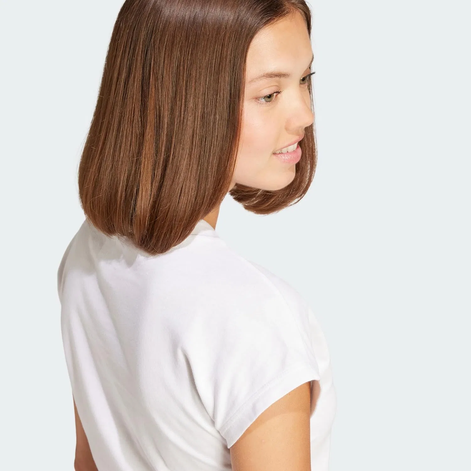 Футболка женская adidas Essentials Linear Cotton, белый/черный — фото 2