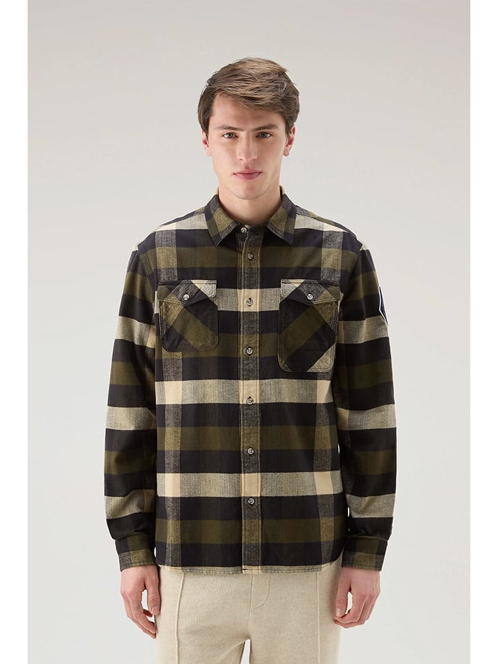 

Рубашка Woolrich, цвет khaki/schwarz/beige