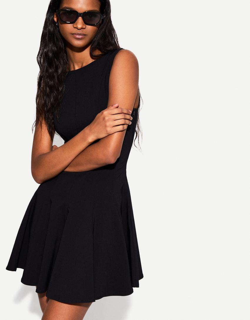 

Платье Bengaline с расклешенной юбкой Bershka, черный